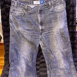 levi relaxed fit 540 jeans. L32 W42